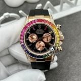 Đồng Hồ Rolex Cosmograph Daytona Rainbow 116595RBOW Rep 1:1 Chế Tác Vỏ Vàng Khối 18K Niềng Bezel Đính Ruby Cầu Vồng Mặt Đen Cọc Số Kim Cương Baguette Dây Cao Su