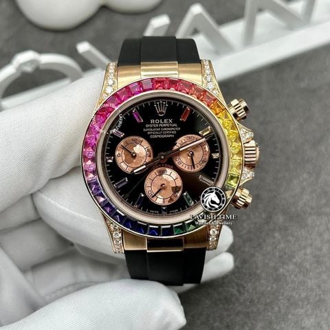 Đồng Hồ Rolex Cosmograph Daytona Rainbow 116595RBOW Rep 1:1 Chế Tác Vỏ Vàng Khối 18K Niềng Bezel Đính Ruby Cầu Vồng Mặt Đen Cọc Số Kim Cương Baguette Dây Cao Su