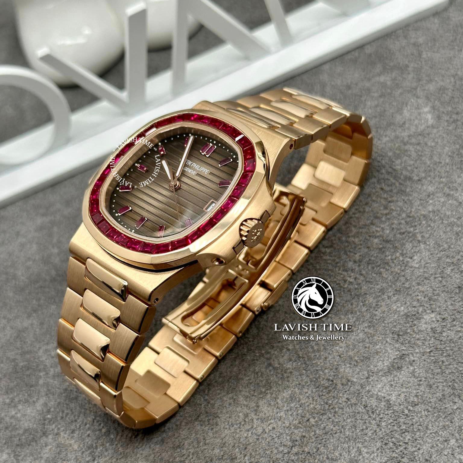 Đồng Hồ Patek Philippe Nautilus 5723/112R-001 Rep 1:1 Chế Tác Vỏ Vàng ...