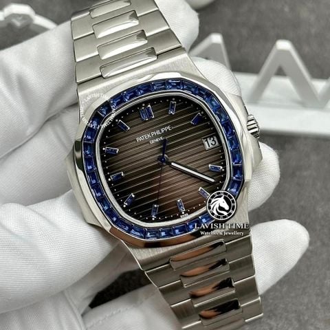 Đồng Hồ Patek Philippe Nautilus 5711/111P-001 Rep 1:1 Chế Tác Vỏ Bạch Kim PT950 Niềng Bezel Đính Ruby Xanh Dây Kim Loại