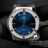 Đồng Hồ Hublot Classic Fusion 42mm Rep 1:1 Chế Tác Vỏ Bạc Niềng Đính Đá Mặt Số Xanh Dương Chải Tia 542.NX.7170.LR