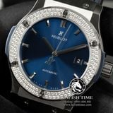 Đồng Hồ Hublot Classic Fusion 42mm Rep 1:1 Chế Tác Vỏ Bạc Niềng Đính Đá Mặt Số Xanh Dương Chải Tia 542.NX.7170.LR