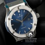 Đồng Hồ Hublot Classic Fusion 42mm Rep 1:1 Chế Tác Vỏ Bạc Niềng Đính Đá Mặt Số Xanh Dương Chải Tia 542.NX.7170.LR