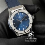 Đồng Hồ Hublot Classic Fusion 42mm Rep 1:1 Chế Tác Vỏ Bạc Niềng Đính Đá Mặt Số Xanh Dương Chải Tia 542.NX.7170.LR