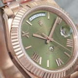 Đồng Hồ Rolex Day-Date 40mm 228235-0025 Rep 1:1 Chế Tác Mặt Số Xanh Lá Olive Cọc Số La Mã Vỏ Vàng Hồng Khối Lượng 185 Gram