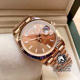 Đồng Hồ Rolex Day-Date 40mm 228235-0003 Rep 1:1 Cao Cấp Vỏ Vàng Hồng Mặt Nâu Cọc Số Đính Đá Baguette Dây Kim Loại