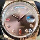 Đồng Hồ Rolex Day-Date 36mm 118235 Rep 1:1 Cao Cấp Vỏ Vàng Hồng Mặt Nâu Chocolate Cọc Số Đính Đá Và Ruby Đỏ Dây Kim Loại