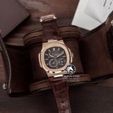 Đồng Hồ Patek Philippe Nautilus 5712R-001 Rep 1:1 Chế Tác Vỏ Vàng Hồng Mặt Nâu Dây Da