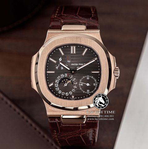 Đồng Hồ Patek Philippe Nautilus 5712R-001 Rep 1:1 Chế Tác Vỏ Vàng Hồng Mặt Nâu Dây Da