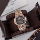 Đồng Hồ Patek Philippe Nautilus 5723/1R-010 Rep 1:1 Chế Tác Vỏ Vàng Hồng Niềng Bezel Đính Đá Baguette Mặt Nâu Dây Kim Loại