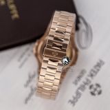 Đồng Hồ Patek Philippe Nautilus 5723/1R-010 Rep 1:1 Chế Tác Vỏ Vàng Hồng Niềng Bezel Đính Đá Baguette Mặt Nâu Dây Kim Loại