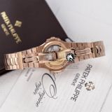 Đồng Hồ Patek Philippe Nautilus 5723/1R-010 Rep 1:1 Chế Tác Vỏ Vàng Hồng Niềng Bezel Đính Đá Baguette Mặt Nâu Dây Kim Loại