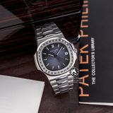 Đồng Hồ Patek Philippe Nautilus 5723 Rep 1:1 Chế Tác Vỏ Bạc Niềng Bezel Đính Đá Baguette Mặt Xanh Dương Dây Kim Loại