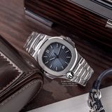 Đồng Hồ Patek Philippe Nautilus 5711/1A  Rep 1:1 Chế Tác Vỏ Bạc Mặt Xanh Dây Kim Loại