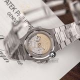 Đồng Hồ Patek Philippe Nautilus 5711/1A  Rep 1:1 Chế Tác Vỏ Bạc Mặt Xanh Dây Kim Loại