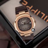 Đồng Hồ Patek Philippe Nautilus 5711R-001 Rep 1:1 Chế Tác Vỏ Vàng Hồng Mặt Nâu Dây Da