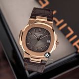 Đồng Hồ Patek Philippe Nautilus 5711R-001 Rep 1:1 Chế Tác Vỏ Vàng Hồng Mặt Nâu Dây Da