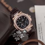Đồng Hồ Patek Philippe Nautilus 5724/R-001 Rep 1:1 Chế Tác Vỏ Vàng Hồng Niềng Bezel Đính Đá Mặt Xám Dây Da