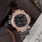 Đồng Hồ Patek Philippe Nautilus 5724/R-001 Rep 1:1 Chế Tác Vỏ Vàng Hồng Niềng Bezel Đính Đá Mặt Xám Dây Da
