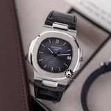 Đồng Hồ Patek Philippe Nautilus 5711/1A  Rep 1:1 Chế Tác Vỏ Bạc Mặt Xanh Dây Da