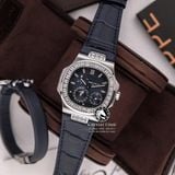 Đồng Hồ Patek Philippe Nautilus 5724/G-001 Rep 1:1 Chế Tác Vỏ Bạc Niềng Bezel Đính Đá Mặt Xanh Dương Dây Da