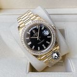 Đồng Hồ Rolex Day-Date 40mm 228348RBR Rep 1:1 Cao Cấp Vỏ Vàng Kim Niềng Bezel Đính Đá Mặt Đen Cọc Số Đính Đá Baguette Dây Kim Loại