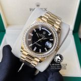 Đồng Hồ Rolex Day-Date 40mm 228348RBR Rep 1:1 Cao Cấp Vỏ Vàng Kim Niềng Bezel Đính Đá Mặt Đen Cọc Số Đính Đá Baguette Dây Kim Loại