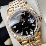 Đồng Hồ Rolex Day-Date 40mm 228348RBR Rep 1:1 Cao Cấp Vỏ Vàng Kim Niềng Bezel Đính Đá Mặt Đen Cọc Số Đính Đá Baguette Dây Kim Loại