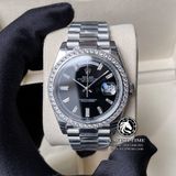 Đồng Hồ Rolex Day-Date 40mm 228349RBR Rep 1:1 Cao Cấp Vỏ Bạc Niềng Bezel Đính Đá Mặt Đen Cọc Số Đính Đá Baguette Dây Kim Loại