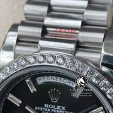 Đồng Hồ Rolex Day-Date 40mm 228349RBR Rep 1:1 Cao Cấp Vỏ Bạc Niềng Bezel Đính Đá Mặt Đen Cọc Số Đính Đá Baguette Dây Kim Loại