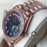 Đồng Hồ Rolex Day-Date 36mm 118235 Rep 1:1 Cao Cấp Vỏ Vàng Hồng Niềng Bezel Đính Đá Mặt Xà Cừ Tím Cọc Số Đính Đá Dây Kim Loại