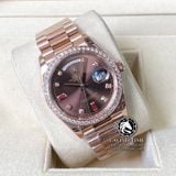 Đồng Hồ Rolex Day-Date 36mm 118235 Rep 1:1 Cao Cấp Vỏ Vàng Hồng Niềng Bezel Đính Đá Mặt Nâu Chocolate Cọc Số Đính Đá Và Ruby Đỏ Dây Kim Loại