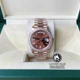 Đồng Hồ Rolex Day-Date 40mm 228345RBR-0006 Rep 1:1 Cao Cấp Vỏ Vàng Hồng Niềng Đính Đá Mặt Nâu Chocolate Cọc Số Đính Đá Baguette Dây Kim Loại