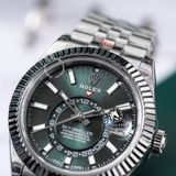 Đồng Hồ Rolex Sky-Dweller 42mm 336934-0002 Rep 1:1 Chế Tác Vỏ Bạc Mặt Xanh Lá Dây Kim Loại Oyster