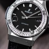 Đồng Hồ Hublot Classic Fusion 42mm Rep 1:1 Chế Tác Vỏ Bạc Độ Viền Bezel Kim Cương Thiên Nhiên Baguette - Moissanite 542.NX.1171.LR