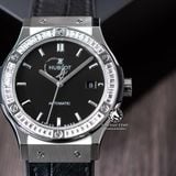 Đồng Hồ Hublot Classic Fusion 42mm Rep 1:1 Chế Tác Vỏ Bạc Độ Viền Bezel Kim Cương Thiên Nhiên Baguette - Moissanite 542.NX.1171.LR