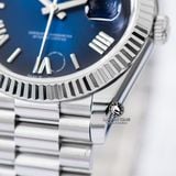Đồng Hồ Rolex Day-Date 40mm 228239-0076 Rep 1:1 Chế Tác Mặt Số Xanh Dương Ombre Cọc Số La Mã Vỏ Thép Khối Lượng 185 Gram