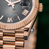 Đồng Hồ Rolex Day-Date 40mm 228235-0055 Rep 1:1 Chế Tác Mặt Số Xám Đen Ombre Cọc Số Đính Đá Baguette Vàng Hồng Khối Lượng 185 Gram