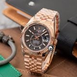 Đồng Hồ Rolex Sky-Dweller 42mm 336935-0008 Rep 1:1 Chế Tác Vỏ Vàng Hồng Mặt Xám Dây 5 mắt Jubilee