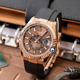 Đồng Hồ Rolex Sky-Dweller 42mm 336235-0002 Rep 1:1 Chế Tác Vỏ Vàng Hồng Mặt Nâu Chocolate Dây Cao Su Oysterflex