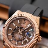 Đồng Hồ Rolex Sky-Dweller 42mm 336235-0002 Rep 1:1 Chế Tác Vỏ Vàng Hồng Mặt Nâu Chocolate Dây Cao Su Oysterflex