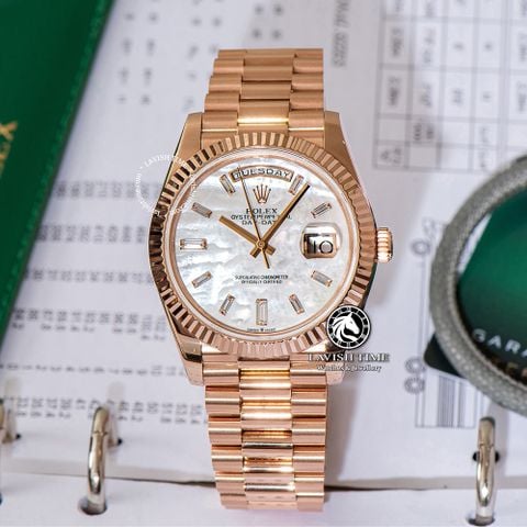 Đồng Hồ Rolex Day-Date 40mm 228235-0056 Rep 1:1 Chế Tác Mặt Số Xà Cừ Vân Mây Cọc Số Đính Kim Cương Moissanite