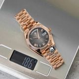 Đồng Hồ Rolex Day-Date 40mm 228235-0055 Rep 1:1 Chế Tác Mặt Số Xám Đen Ombre Cọc Số Đính Đá Baguette Vàng Hồng Khối Lượng 185 Gram