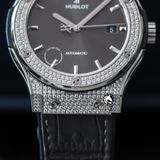 Đồng Hồ Hublot Classic Fusion 42mm Rep 1:1 Chế Tác Vỏ Bạc Độ Kim Cương Thiên Nhiên - Moissanite Pave Mặt Số Xám 542.NX.7071.LR