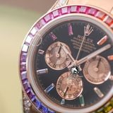 Đồng Hồ Rolex Cosmograph Daytona Rainbow 116595RBOW Rep 1:1 Cao Cấp Vỏ Vàng Hồng Niềng Bezel Đính Ruby Cầu Vồng Mặt Đen Dây Kim Loại
