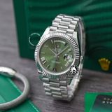 Đồng Hồ Rolex Day-Date 40mm 228239-0033 Rep 1:1 Cao Cấp Vỏ Bạc Mặt Xanh Olive Cọc Số La Mã Dây Kim Loại