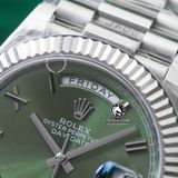 Đồng Hồ Rolex Day-Date 40mm 228239-0033 Rep 1:1 Cao Cấp Vỏ Bạc Mặt Xanh Olive Cọc Số La Mã Dây Kim Loại