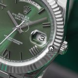 Đồng Hồ Rolex Day-Date 40mm 228239-0033 Rep 1:1 Cao Cấp Vỏ Bạc Mặt Xanh Olive Cọc Số La Mã Dây Kim Loại