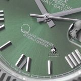 Đồng Hồ Rolex Day-Date 40mm 228239-0033 Rep 1:1 Cao Cấp Vỏ Bạc Mặt Xanh Olive Cọc Số La Mã Dây Kim Loại