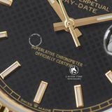 Đồng Hồ Rolex Day-Date 40mm 228238-007 Rep 1:1 Cao Cấp Vỏ Vàng Kim Mặt Lưới Đen Cọc Số Vạch Dây Kim Loại